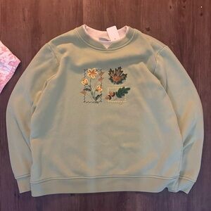 Vintage Embroidered Light Green Sweatshirt